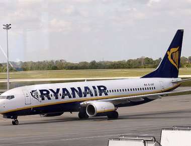 Ryanair: «Παγώνει» τις προσλήψεις προσωπικού στο Ηνωμένο Βασίλειο